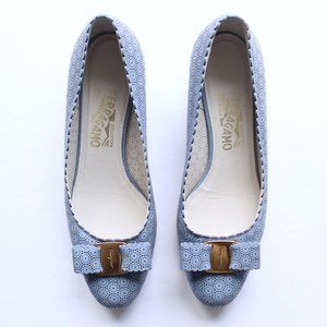 Salvatore Ferragamo Vara Bow Leather Pump Heel / Size 7.5B / Fleur Bleu Napa